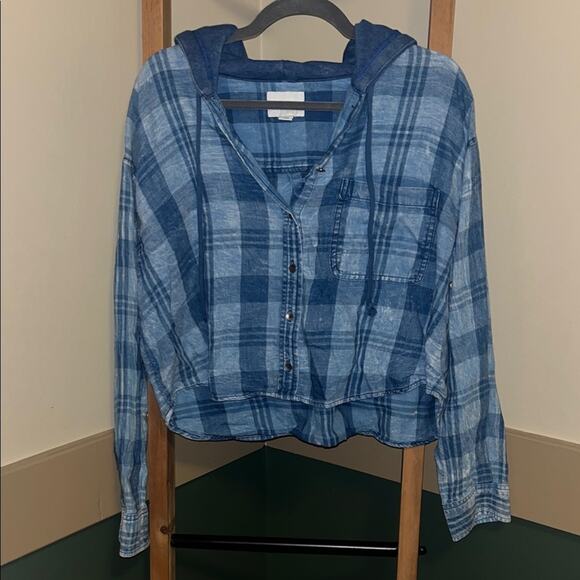 American Eagle Outfitters Tops - Blue American Eagle Cropped Hooded Flannel Size Large